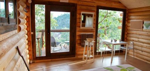 Seven reasons to sleep in a hut in the tree